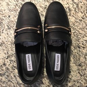 Steve Madden Black Leather Loafer (Size 10)